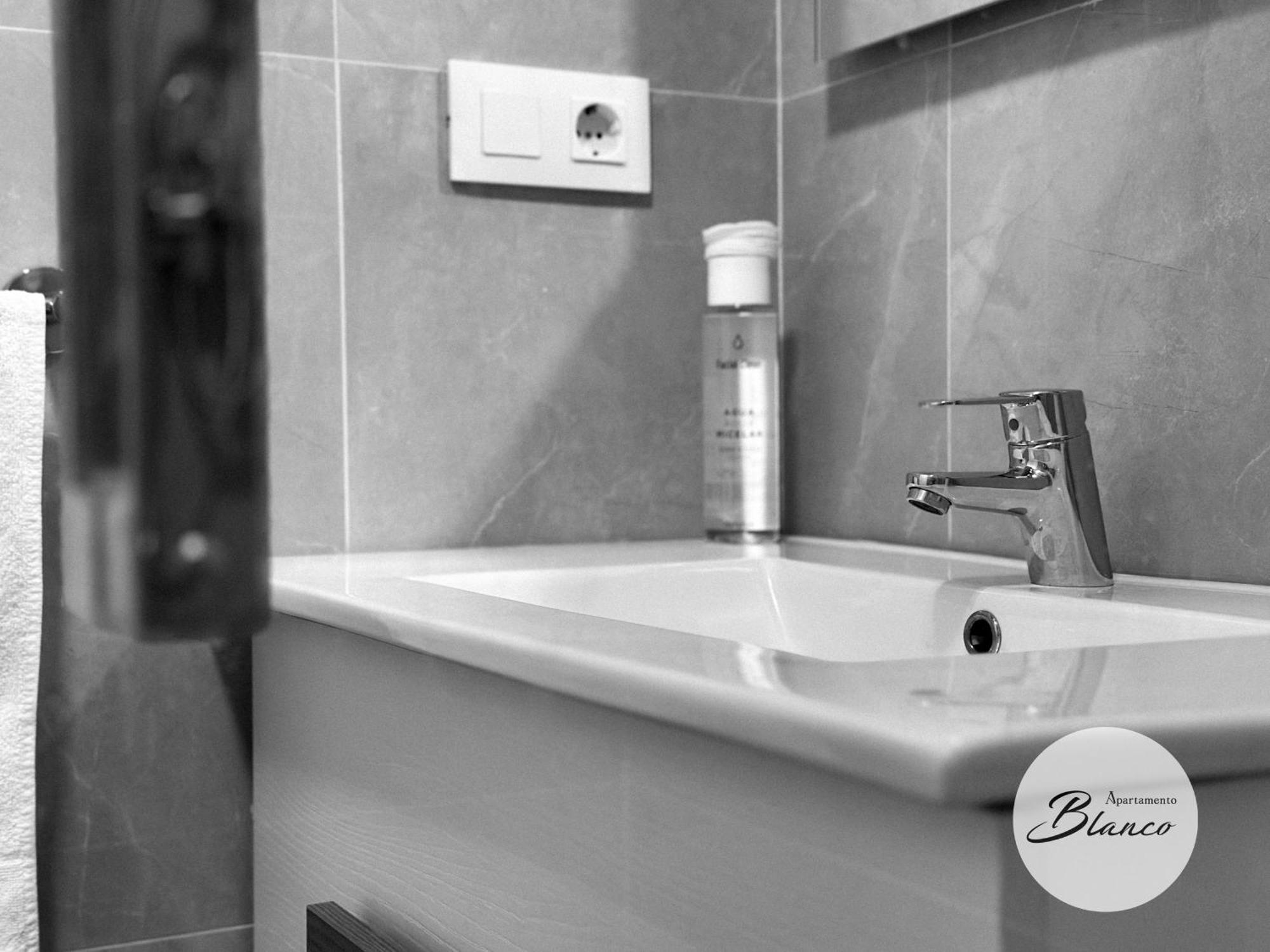 Blanco & Negro Apartment
